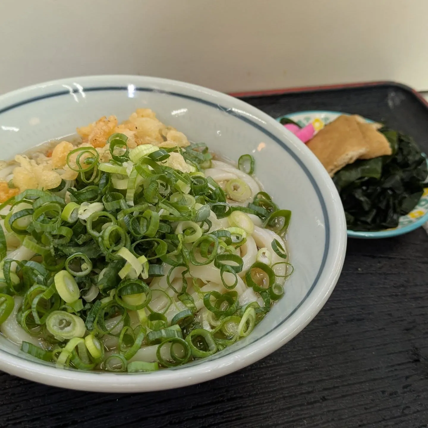 香川県に来たらやっぱりうどんですよねー。